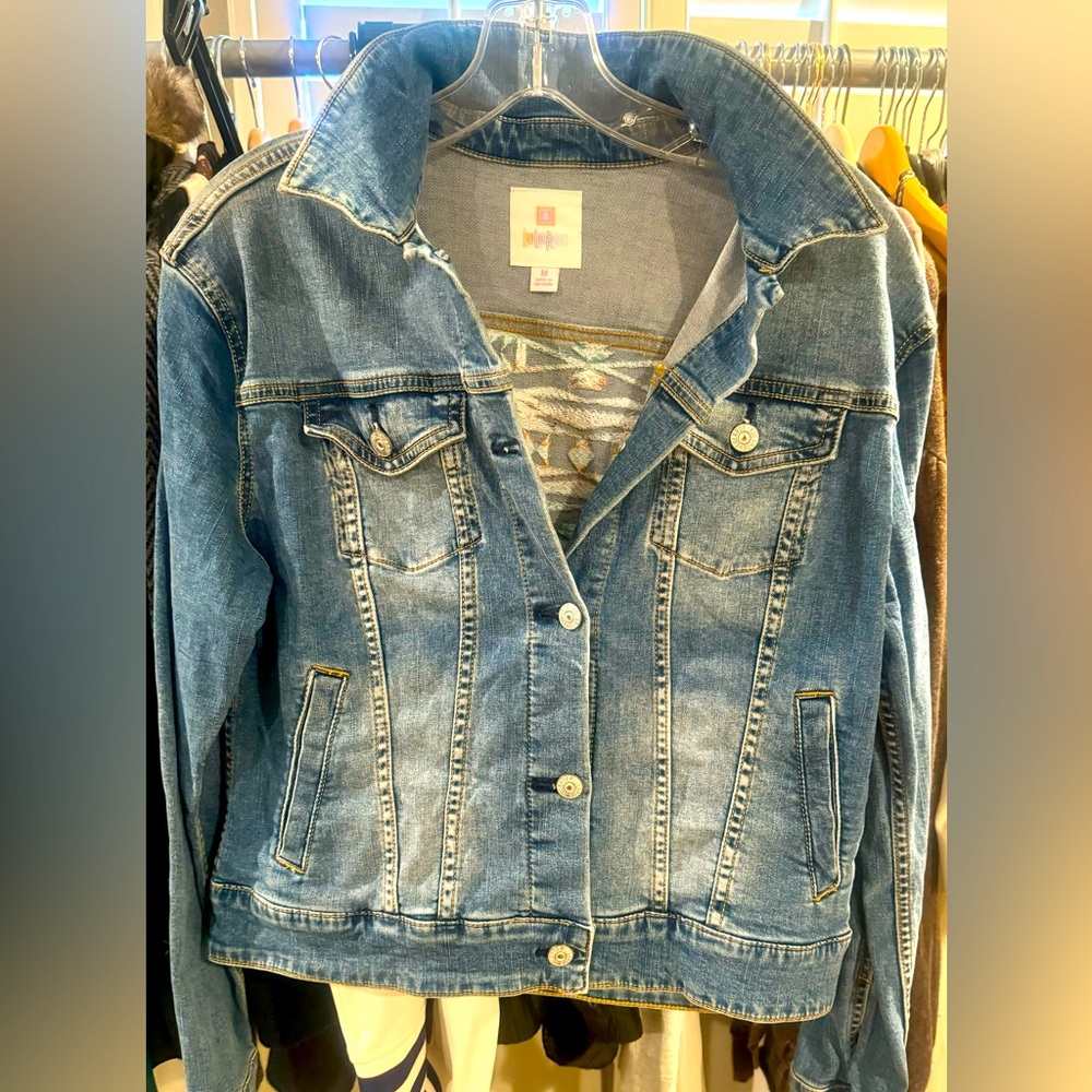 💙DENIM & DESIGN💙LulaRoe Embroidered Short Jean Jacket